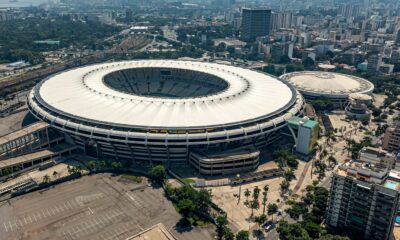 Vista aérea do Estádio do Maracanã no Rio de Janeiro, com o ginásio Maracanãzinho ao lado