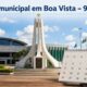 Vista do Centro Cívico de Boa Vista, em Roraima, com monumento da Praça do Centro Cívico em destaque e calendário aberto marcando 9 de julho de 2026 como feriado municipal.