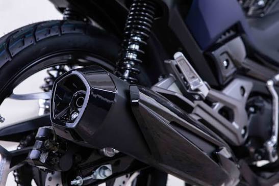 Nova moto de 125 cc aposta em baixo consumo e itens que costumam aparecer em modelos mais caros