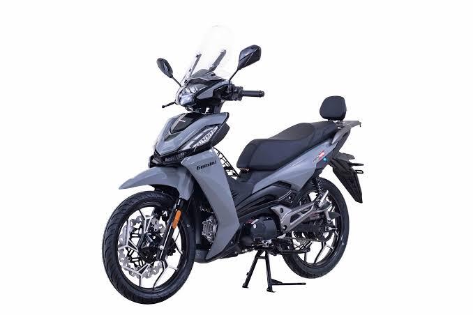 Nova moto de 125 cc aposta em baixo consumo e itens que costumam aparecer em modelos mais caros