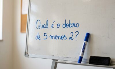 Qual é o dobro de cinco menos dois? A pergunta que parece fácil, mas engana 60% das pessoas