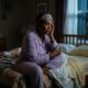 Nem chá de camomila nem melatonina: o verdadeiro segredo para desligar a mente e dormir a noite toda na menopausa, segundo a medicina do sono