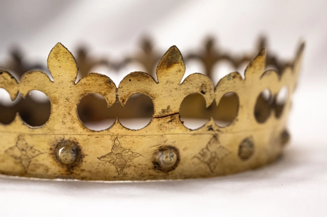 Tesouros e relíquias de reis de 500 anos, escondidos durante a Segunda Guerra, voltam a ser exibidos após mais de 70 anos