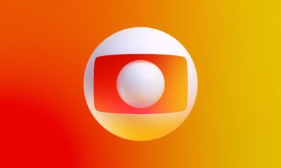 Logo 3D da Rede Globo, esfera branca com recorte vermelho em fundo degradê