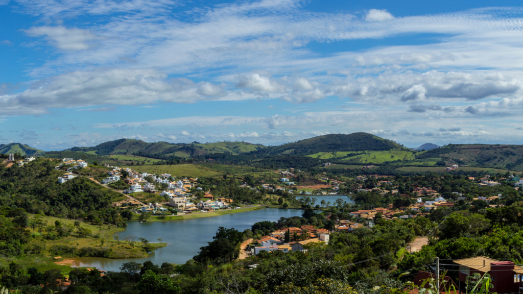Criado em 1960, o "Mar de Minas" surpreende com cânions de quartzo e um dos maiores lagos artificiais do Brasil