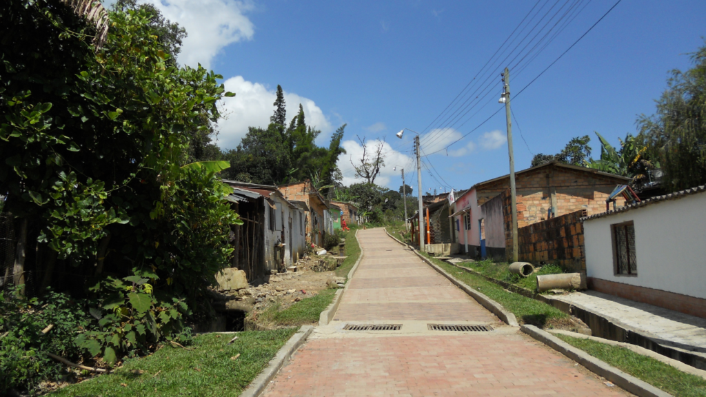 O vilarejo da goiaba com apenas 3 mil moradores cercado por montanhas de 2.000 metros onde a fruta ganha sabor único
