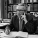 Frase de Viktor Frankl do dia: “Quando não podemos mudar uma situação, somos desafiados a mudar a nós mesmos”; lições de resiliência sobre como a dor molda o caráter e como devemos buscar sentido na adversidade, extraídas de um grande psiquiatra