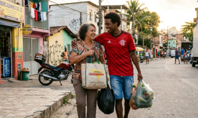 A psicologia analisa quem diz “obrigado” com muita frequência e mostra que pode não estar apenas demonstrando educação, mas gratidão, empatia e uma forma mais leve de enxergar a vida