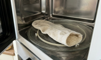 Esquentar uma meia cheia de arroz cru no micro-ondas: para que serve e o que acontece com dores musculares no inverno