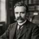 Friedrich Nietzsche sobre a paixão: “Há sempre alguma loucura no amor. Mas há sempre também alguma razão na loucura.” Uma reflexão sobre por que a irracionalidade dos sentimentos é fundamental para a experiência humana