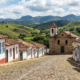 A “Terra dos Ipês” onde escolas e natureza se encontram e a beleza rara chama atenção em Minas Gerais