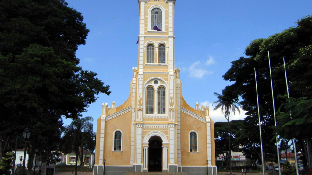 A pequena cidade do Lobisomem que realizou o 1º Festival da Lua Cheia no interior de São Paulo com histórias assombradas, documentários e queijos com o nome da criatura