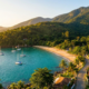 A ilha brasileira onde o luxo encontra praias paradisíacas e uma das paisagens naturais mais desejadas de São Paulo
