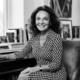 Reflexão de Diane von Furstenberg do dia, “Eu nunca conheci uma mulher que não fosse forte; elas apenas escondem isso às vezes”. Lições sobre síndrome do impostor, autoimagem e por que as mulheres precisam parar de mascarar o seu próprio poder