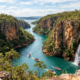 Com 1.440 km² de espelho d'água desde 1960 e cânions de quartzo de 20 metros, esse "Mar de Minas Gerais" encanta com beleza única