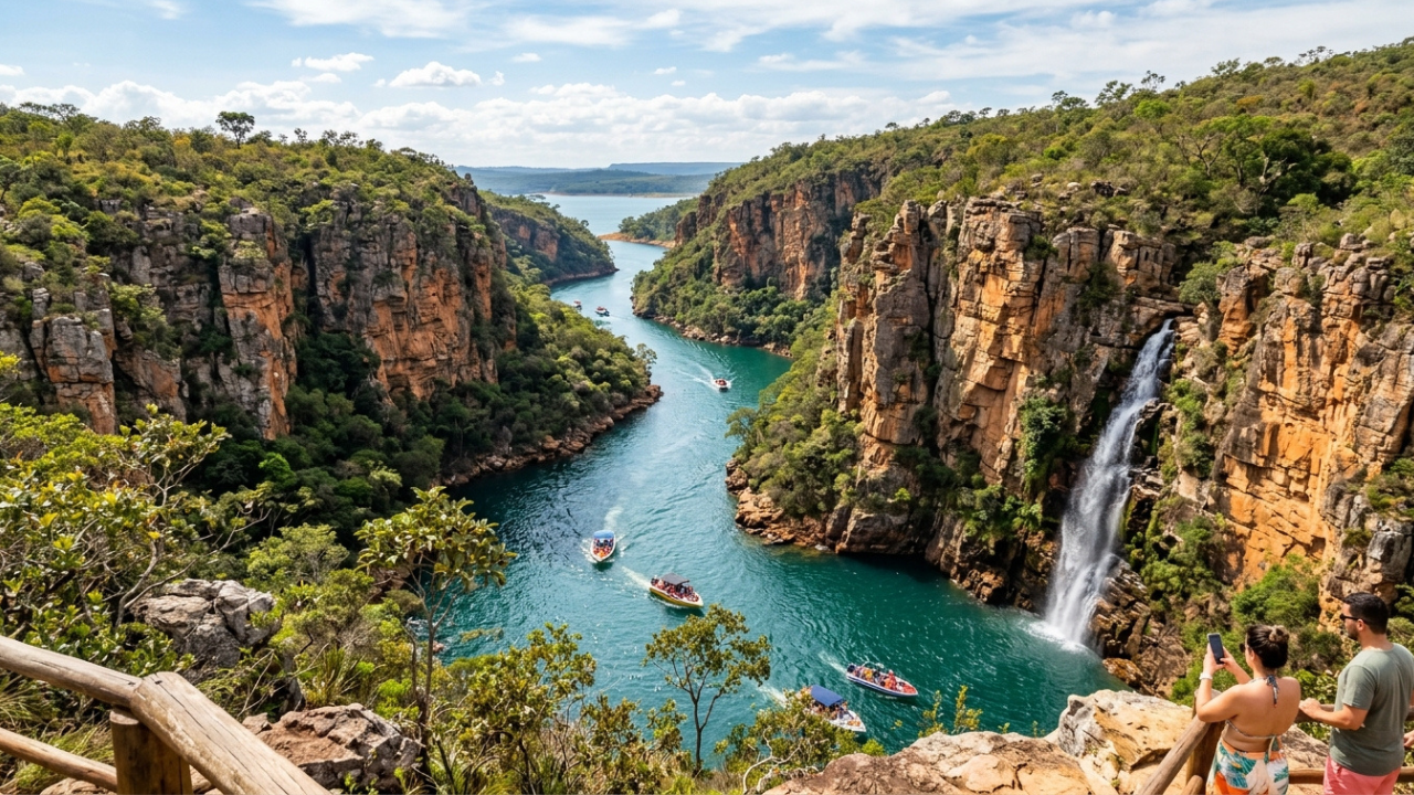 Com 1.440 km² de espelho d'água desde 1960 e cânions de quartzo de 20 metros, esse "Mar de Minas Gerais" encanta com beleza única