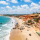 A Terra dos Bons Ventos encanta com montanhas vermelhas em plena na praia mais famosa do Ceará e um centro tombado pelo IPHAN