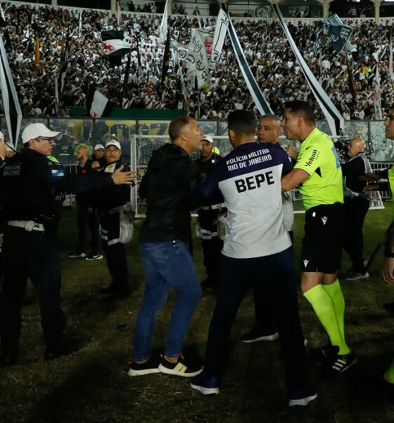 Confusão envolvendo Felipe e Admar Lopes em Vasco x Vitória (Foto: André Durão/ge)