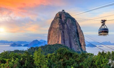 Bondinho do Pão de Açúcar com vista panorâmica do Rio de Janeiro sob céu azul