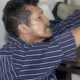 Homem de bigode, pele morena e camisa listrada azul e branca em foto de perfil