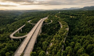 Há mais de 10 anos, pistas de concreto pagas com milhões em dinheiro público permanecem esquecidas no meio de uma floresta sem nunca terem sido usadas