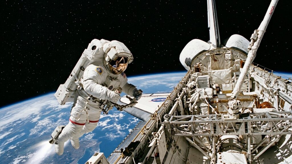 Em 1984, um astronauta se afastou 98 metros do ônibus espacial sem nenhum cabo e literalmente se tornou um “satélite humano”