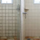 Como recuperar o rejunte escurecido do banheiro sem trocar os azulejos
