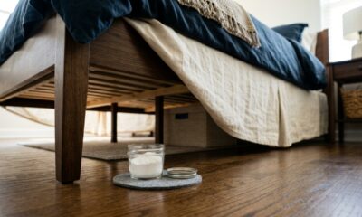Colocar um pote com bicarbonato debaixo da cama antes de dormir: para que serve esse truque e como ele pode ajudar durante a noite