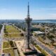 Inaugurada em 1973 como homenagem aos pioneiros da aviação, a Torre de TV de Brasília tornou-se um dos maiores símbolos da capital federal e da arquitetura moderna