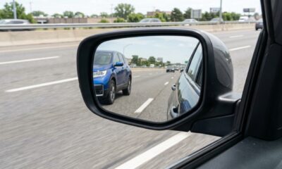 Especialista em segurança veicular explica como reduzir os pontos cegos dos retrovisores usando o ajuste correto dos espelhos para ampliar o campo de visão sem instalar câmeras