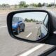 Especialista em segurança veicular explica como reduzir os pontos cegos dos retrovisores usando o ajuste correto dos espelhos para ampliar o campo de visão sem instalar câmeras