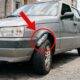 O que significa encontrar uma garrafa presa na roda de um carro e por que é importante saber o que fazer?