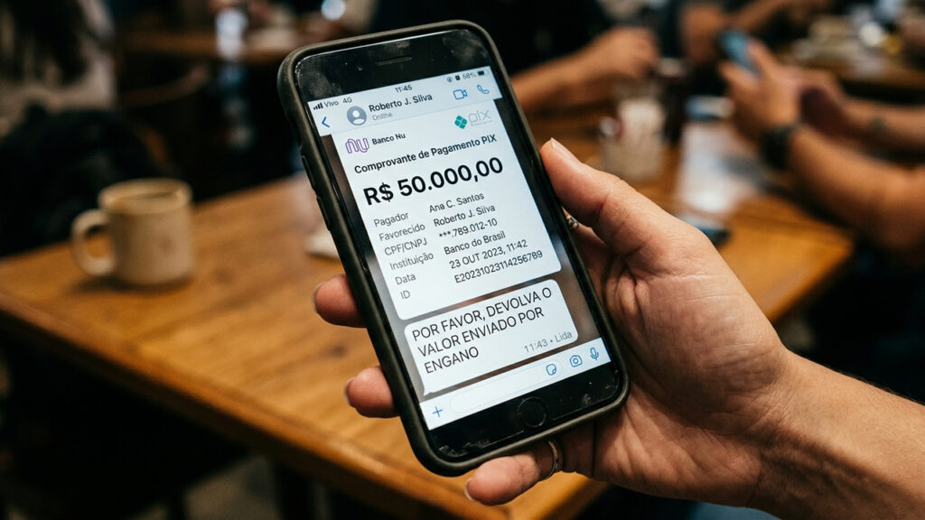 Cliente envia PIX de R$ 50 mil por engano, recebedor gasta todo o dinheiro em compras no mesmo dia e acaba indiciado por apropriação indébita