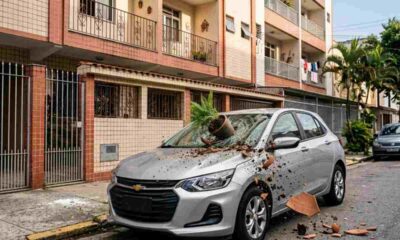 Vaso de plantas cai da varanda do vizinho e destrói o para-brisa de um carro de R$ 90 mil estacionado embaixo, e dono cobra o prejuízo do vizinho