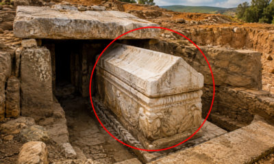 Sarcófago romano de 3 toneladas é encontrado intacto após permanecer selado por mais de 1.500 anos sob uma antiga vila