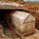 Sarcófago romano de 3 toneladas é encontrado intacto após permanecer selado por mais de 1.500 anos sob uma antiga vila