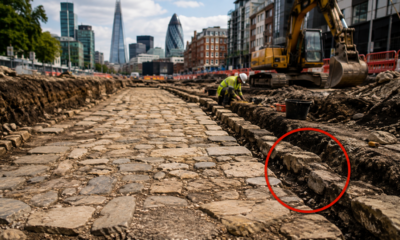 Trabalhadores que escavavam para obras de infraestrutura encontraram uma estrada romana de pedra preservada sob Londres por quase 2 mil anos