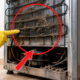 A cozinha fica com cheiro de comida mesmo com limpeza frequente? O ponto atrás da geladeira que quase ninguém verifica pode estar espalhando odores pelo ambiente