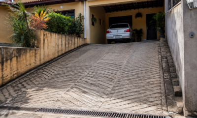 Raspagens na garagem podem atingir o para-choque e a parte inferior do carro. Quais pontos do acesso merecem atenção para evitar danos durante as manobras diárias