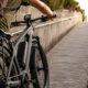 Função oculta: Basta pressionar e segurar o botão da e-bike