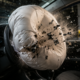 Airbags defeituosos podem projetar fragmentos metálicos durante colisões. Saiba como consultar recalls no sistema oficial e providenciar o reparo sem custo