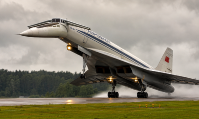 O Tupolev Tu-144 voou tão rápido que 70 empresários japoneses, com vontade de celebrar, reservaram um voo inteiro e depois correram até Mach 2 só para brindar, jantar e comemorar o Ano-Novo três vezes distintas por Tóquio, o Pacífico e Los Angeles