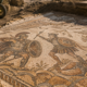 Mosaico grego de 800 quilos é encontrado preservado após permanecer escondido por mais de 1.800 anos sob uma antiga residência