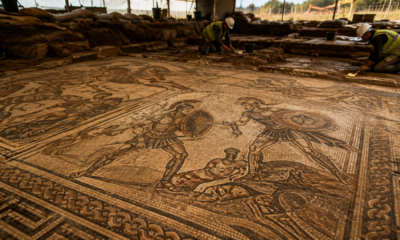 Mosaico romano de 600 quilos é encontrado preservado após permanecer escondido por mais de 1.500 anos sob uma antiga vila