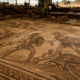 Mosaico romano de 600 quilos é encontrado preservado após permanecer escondido por mais de 1.500 anos sob uma antiga vila