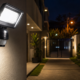 Morador coloca iluminação com sensor no quintal para acompanhar a movimentação e descobre como posicionar o equipamento corretamente