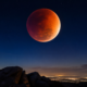 Lua se preparando para ficar vermelha enquanto raro eclipse lunar parcial toca os céus na sexta-feira