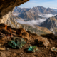 Uma caverna a mais de 2.200 metros nos Pireneus revelou malaquita aquecida, fogueiras e artefatos de mais de 5 mil anos, indicando mineração pré-histórica em alta altitude
