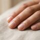 Especialistas destacam o segredo japonês que pode deixar as unhas com efeito espelho sem esmalte e com aparência mais forte