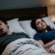 Dormir separado pode salvar seu sono e seu relacionamento
